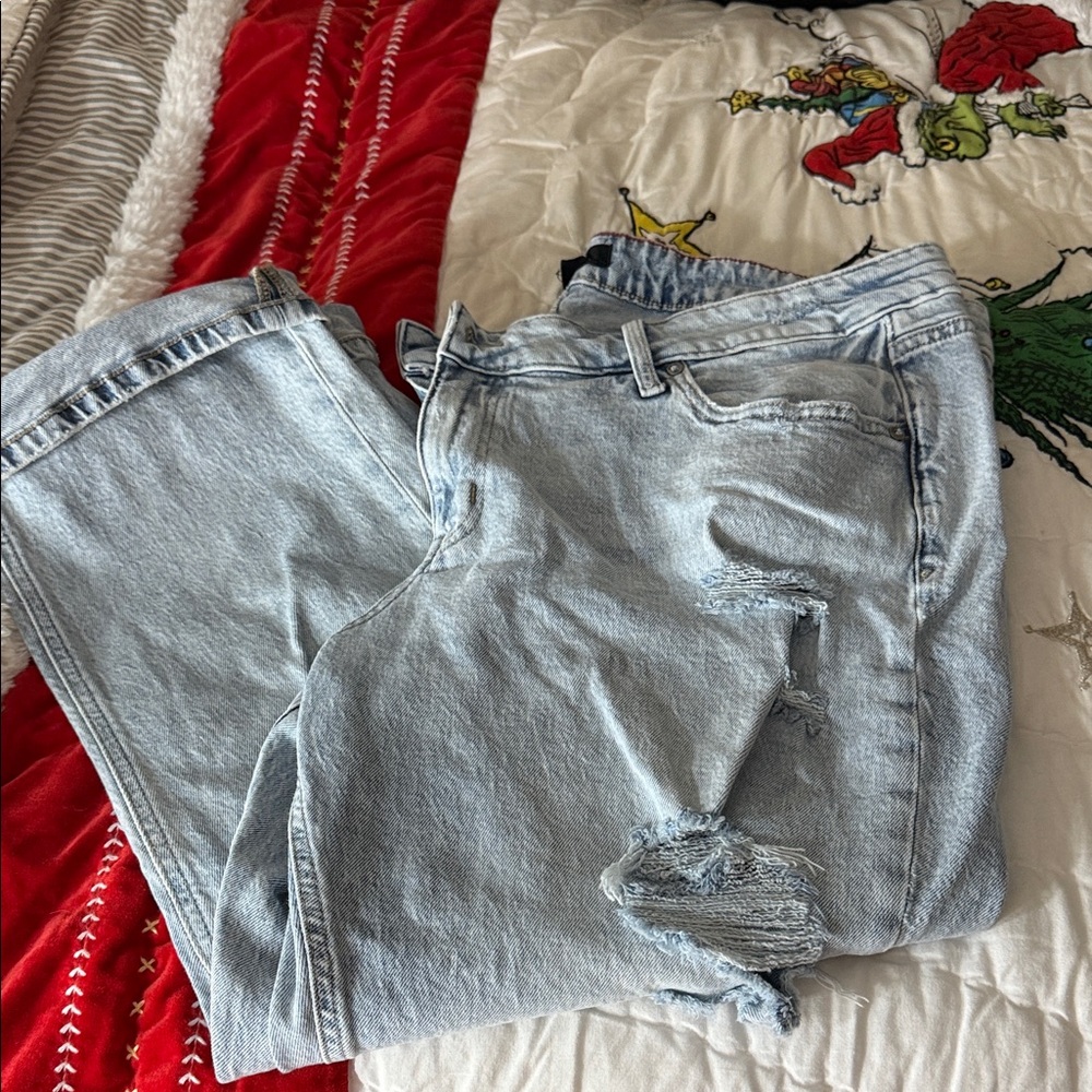 Edge Light Blue Cropped Jeans with Distressed Details
